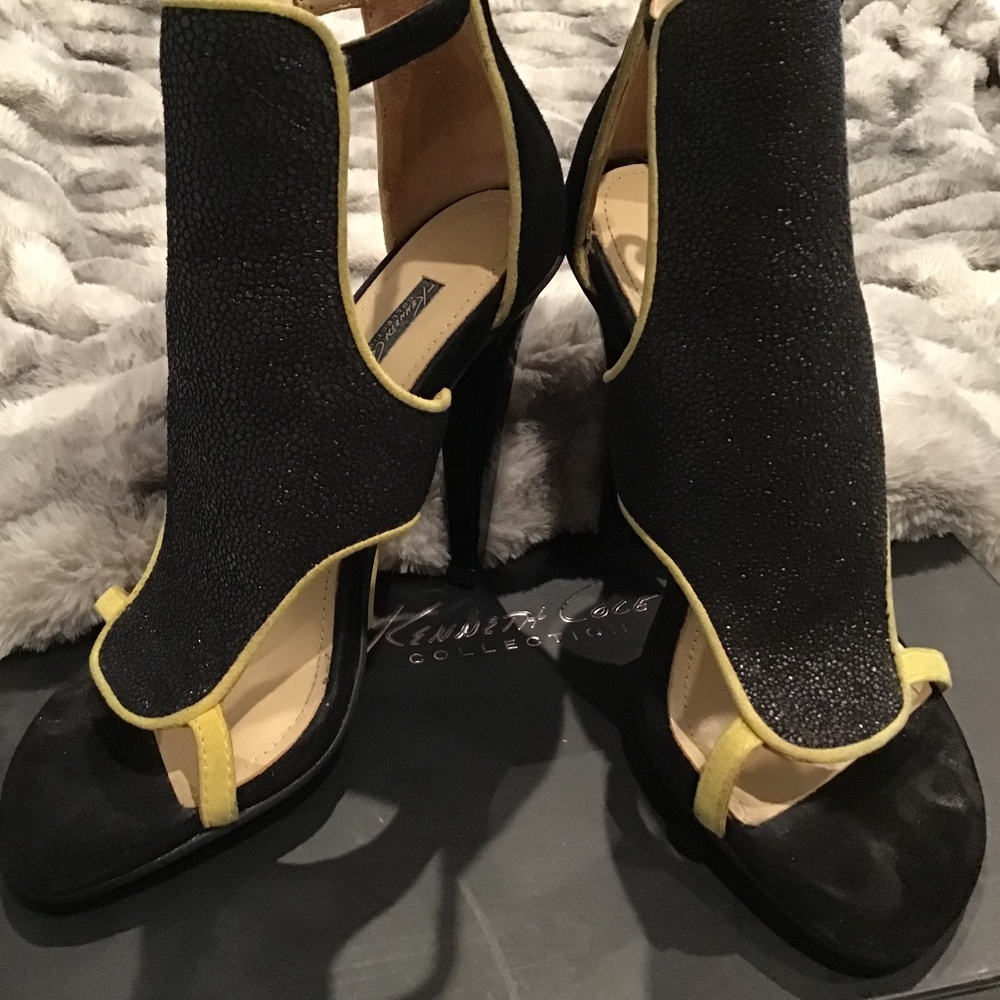 Kenneth Cole Black and Yellow Open-Toe Heels Sandals